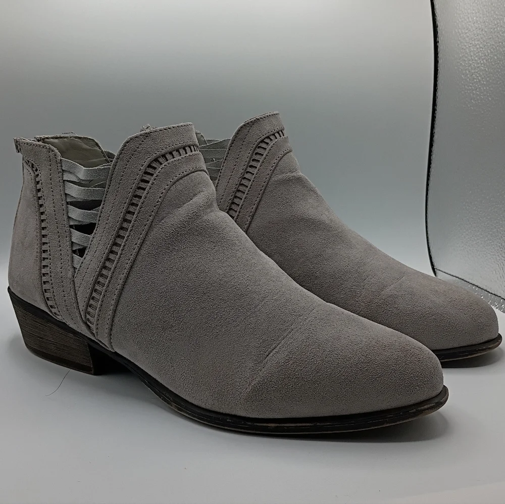 Journee Collection Jeni Gray Faux Suede Ankle Boots Size 11 - Picture 2 of 9